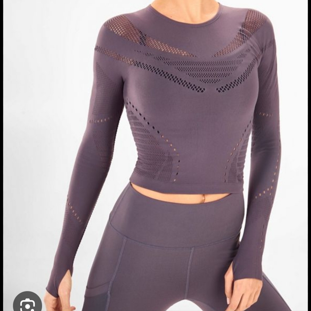 ❄️3/$30 FABLETICS Grey Lasercut Long Sleeve Crop Athletic Top